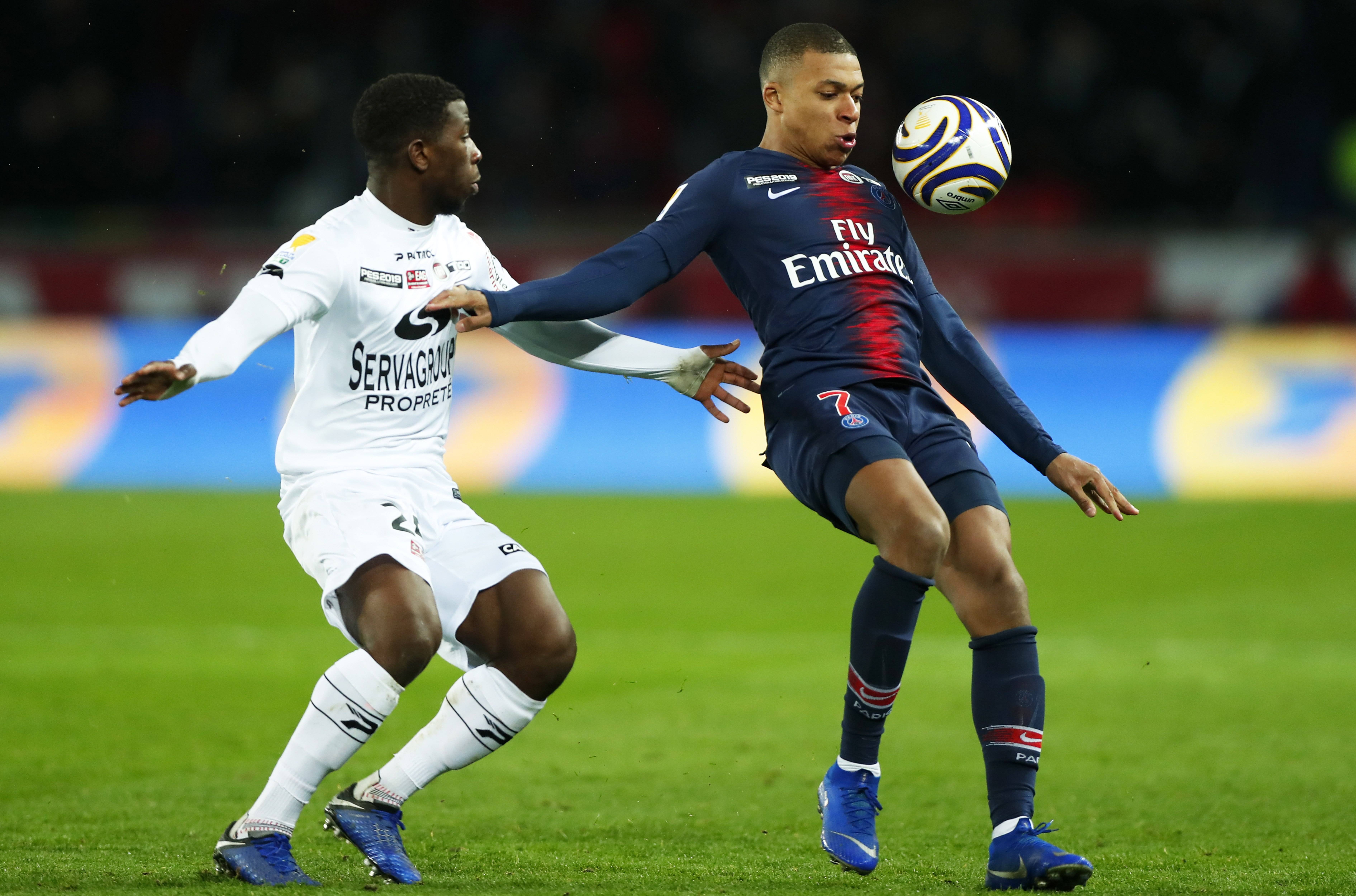 波尔多与里尔的法国足球对决