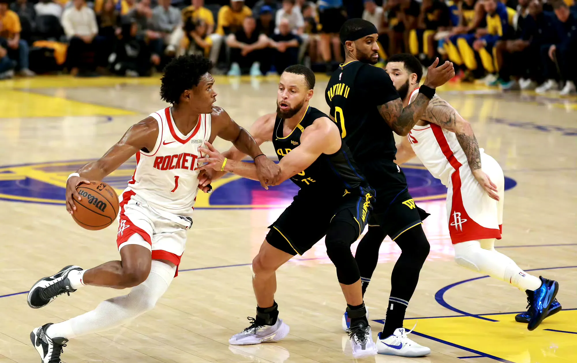 超级巨星现身，球队轻松击败对手轰动全场！