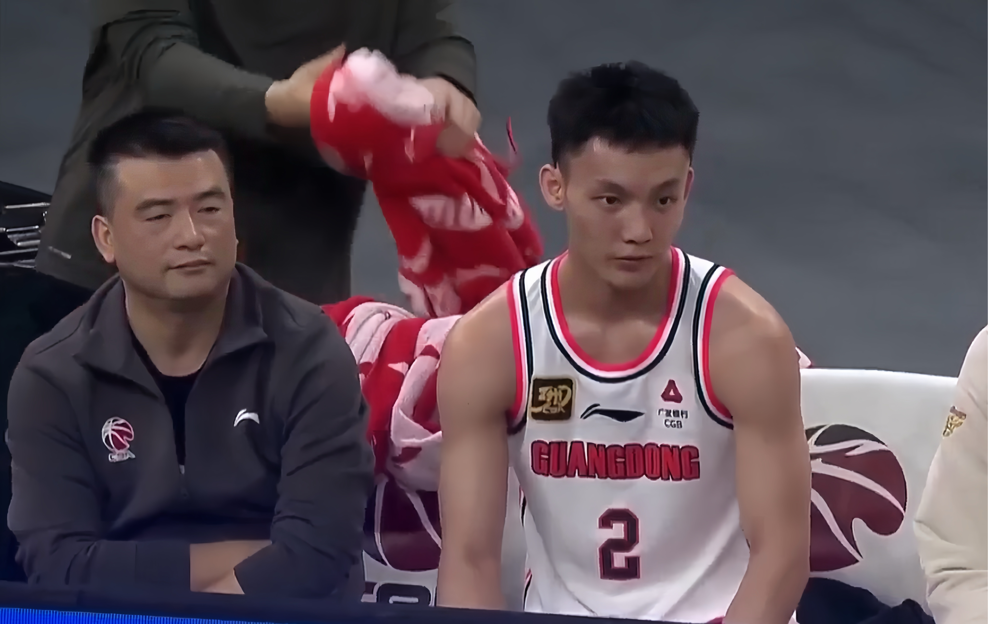 雷火电竞合作-尼克斯爆冷中国男篮，莫兰特三分雨点燃全场的简单介绍