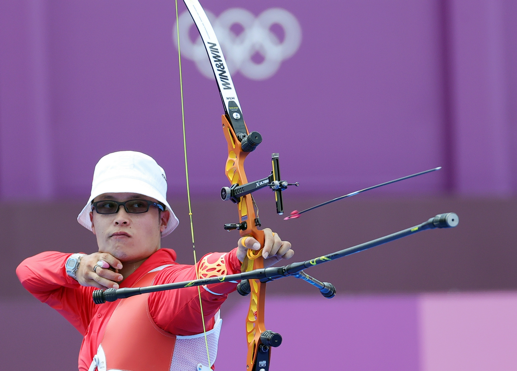 新西兰选手在射箭比赛中获得银牌