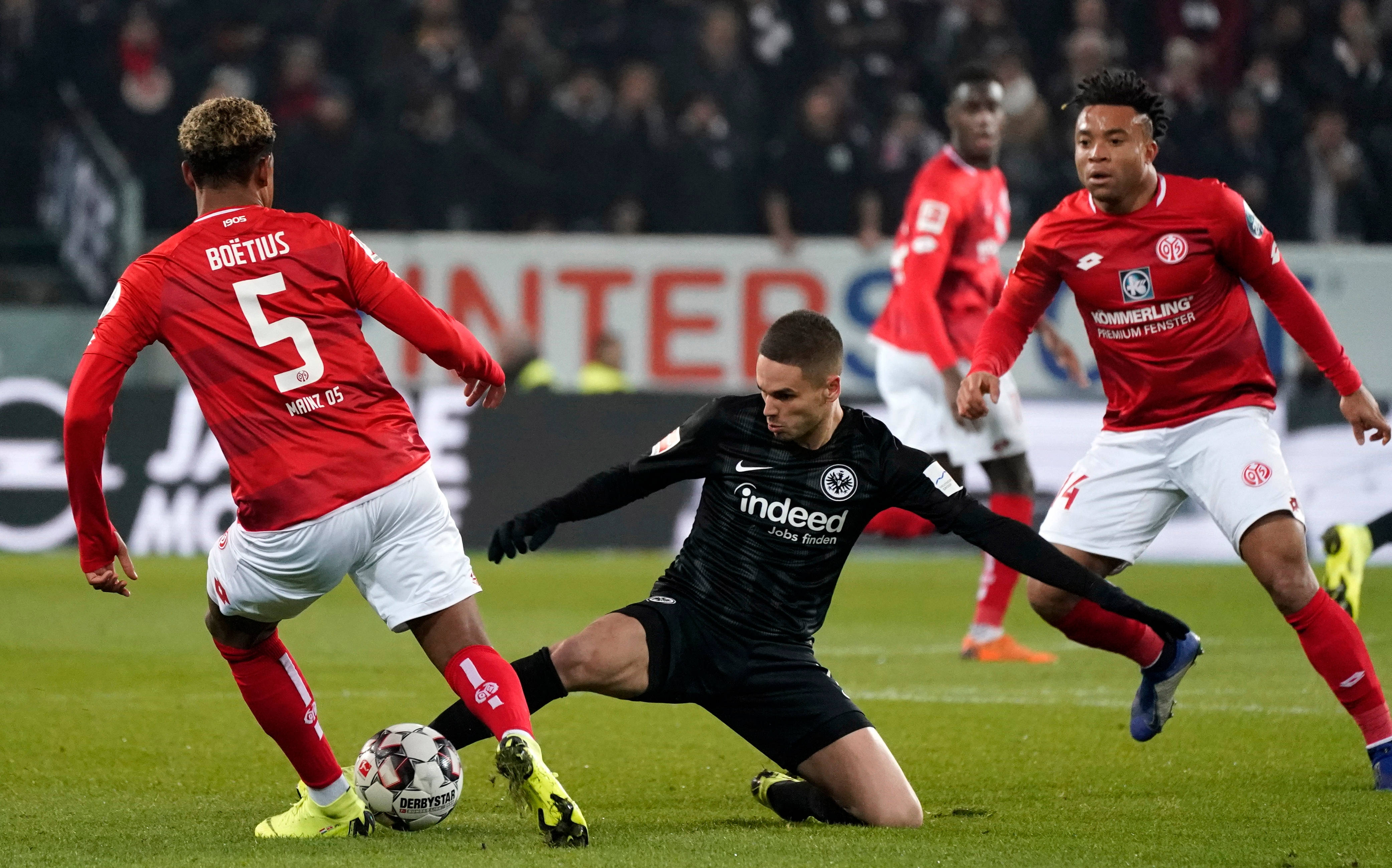 关于拜仁大胜，实现提前晋级目标的信息