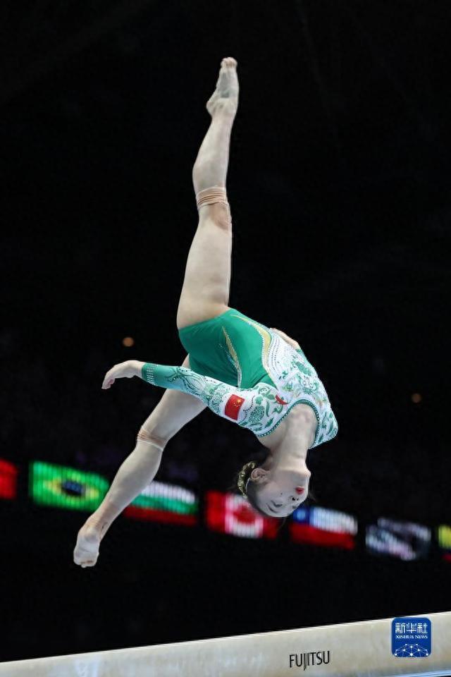 雷火电竞合作-体操选手刷新世界纪录，震撼全场