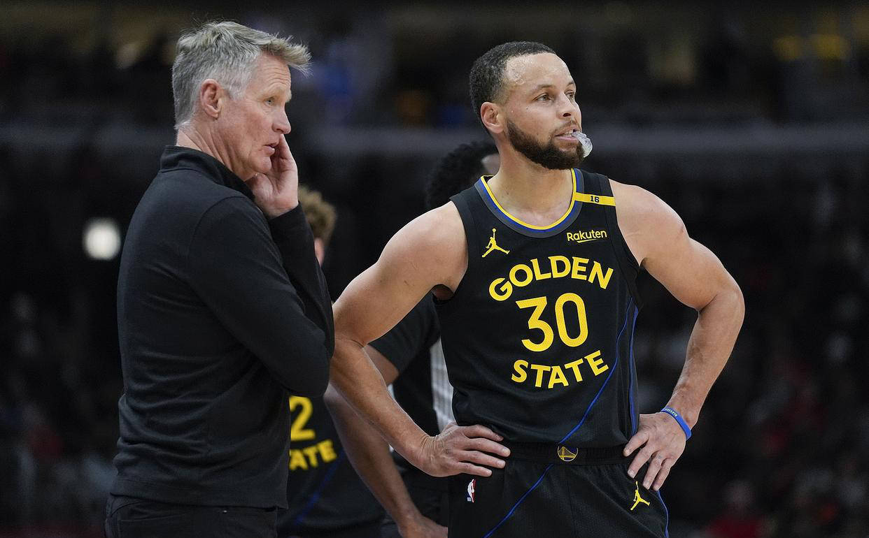 包含四川队横扫雄鹿，库里状态火热的词条