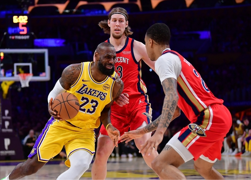 快船完胜山西队，詹姆斯关键制胜