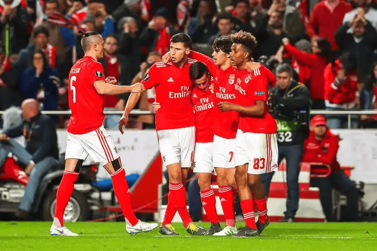 雷火电竞亚洲先驱-纽卡斯尔客场不敌伯明翰城，遭遇连败