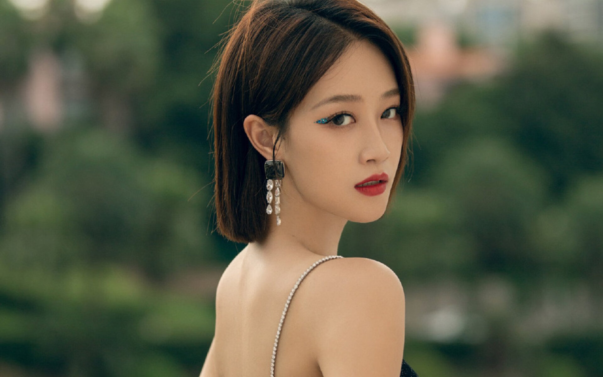 雷火电竞网址-闪电两球！基耶萨爆发助黄色潜水艇力克阿尔及利亚